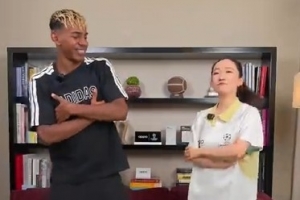 亚马尔参加活动，跳起网上爆火的《大展鸿图》舞