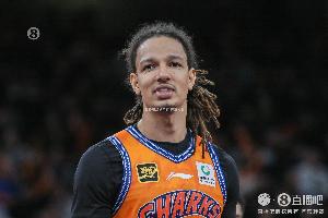 外线差距大！首节上海轰进6记三分 青岛三分5中0